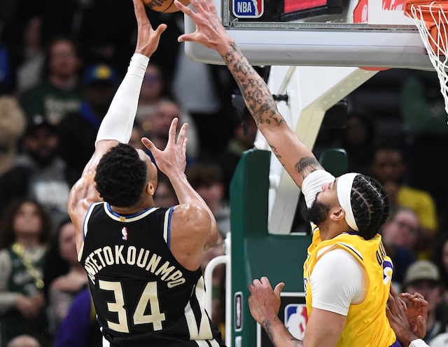 Der rote Hut von LeBron James bringt Glück